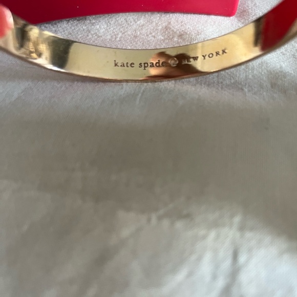 Kate Spade - Escape the Ordinary idiom bangle bracelet - Picture 3 of 8